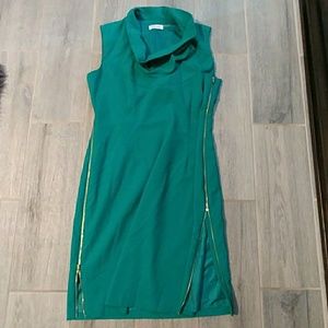Super stylish Green Calvin Klein Zippered Dress!💚